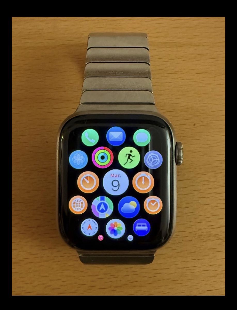 Apple Smartwatch: Apple Watch S6 44mm Titane Cellular 96% – Gebraucht aus YVERDON-LES-BAINS von Lazuli
