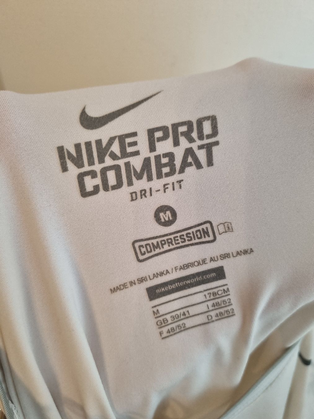 Nike T-shirt: Nike Pro Combat Dri-FIT Top, Size M – Usato da Aigle venduto da Smagbrelle18 6
