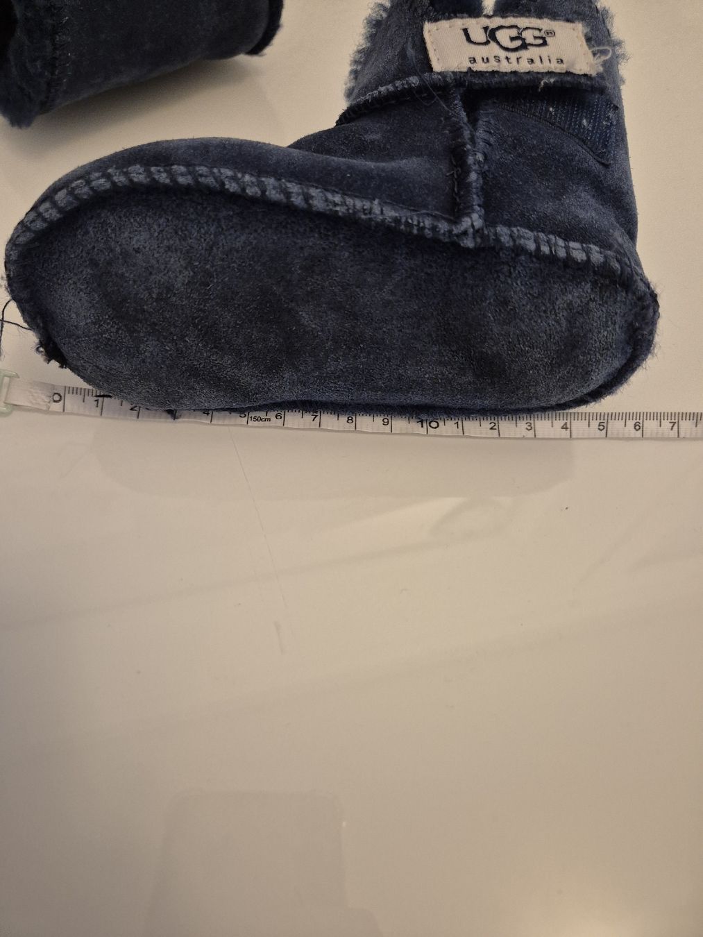 Ugg Scarpe per ragazzi: Süsse UGG Baby Schuhe, dunkelblau – Usato da Zürich venduto da Inanina 5