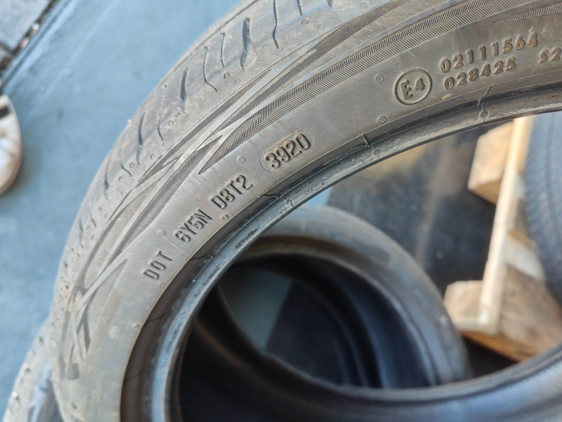 Continental Pneus & Kompletträder: 225/40 R18 Sommerreifen – Gebraucht aus Oberengstringen von Reifen-Lagerverkauf 3