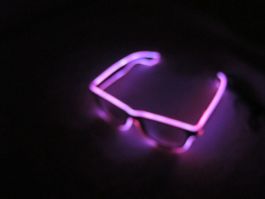 Party Brille LED Disco Leuchtet Violett Und Blinkt 3 Stufen