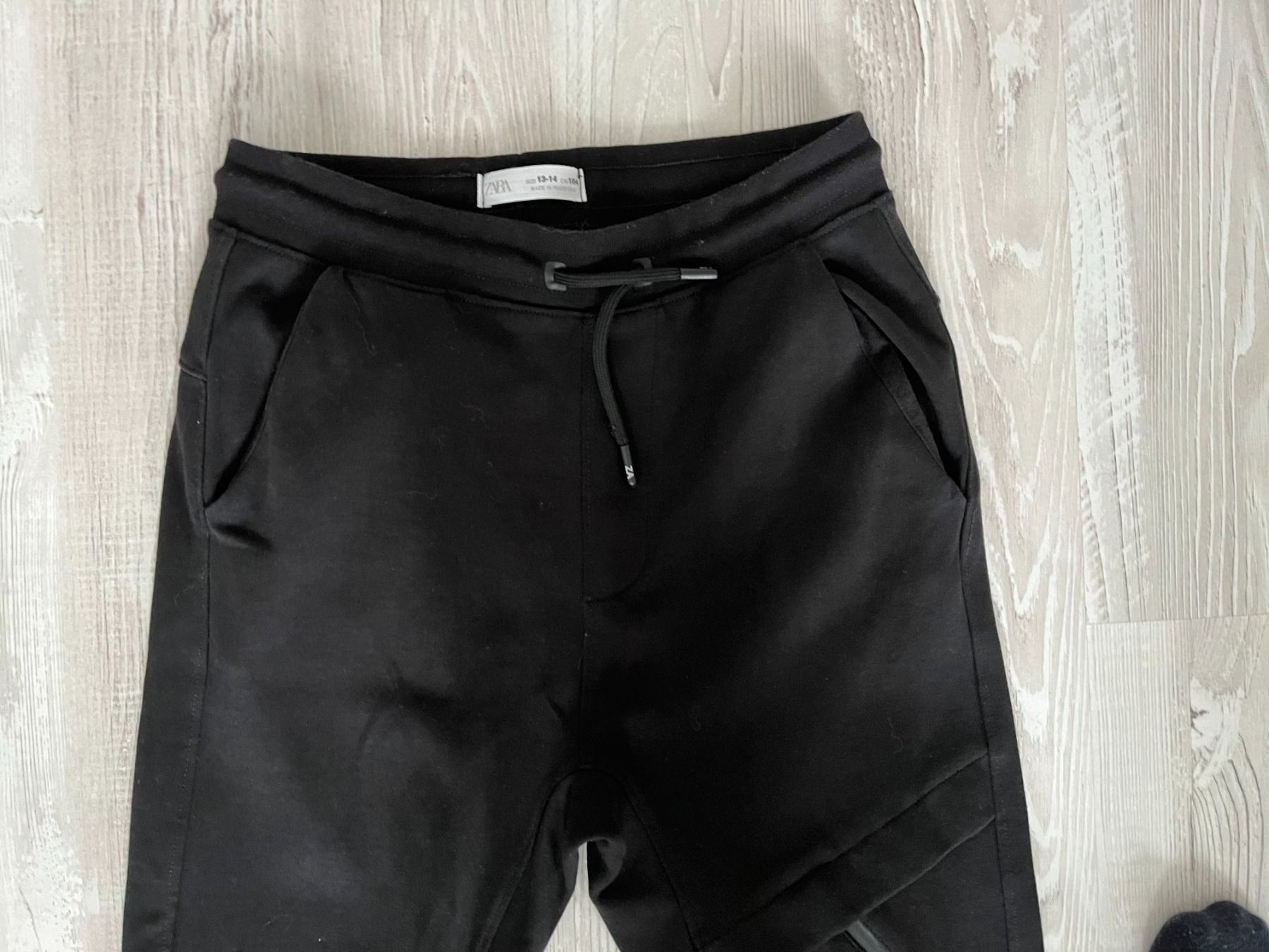 Zara Pantaloni: Pantalon jogging noir – Nuovo (secondo la descrizione) da Court venduto da Style_ambre 1