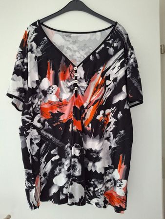 Schönes Oberteil Gr. 48 schwarz/rot/weiss gemustert