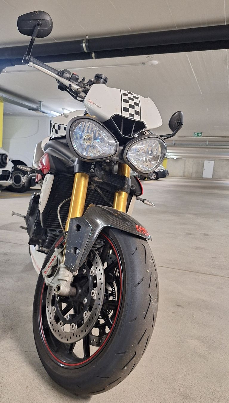 Triumph Strada: Triumph Speed Triple 1050 R – Usato da Winterthur venduto da _Mitschi_ 3