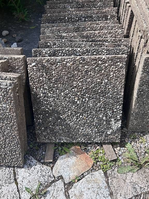 Bodenbeläge: Waschbeton Platten Steinplatten  – Gebraucht aus Ebnat-Kappel von Chantalle 2