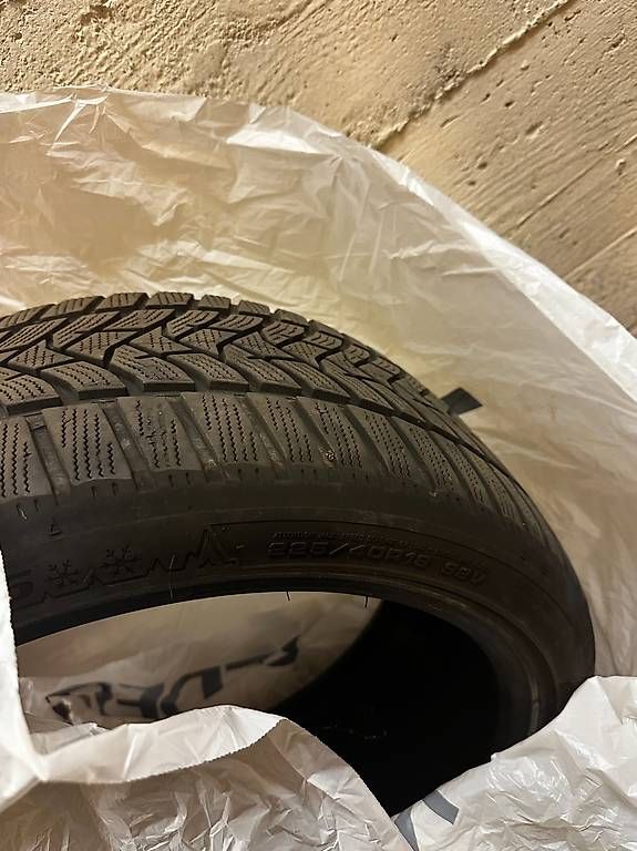 Altro in Scrittura & Disegno: Gomma 225/40 R18 92 V – Usato da Lugano venduto da inf_88k7