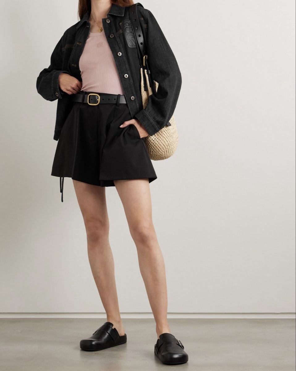 Loewe Pantaloni: Schwarze Shorts von Loewe  – Nuovo (secondo la descrizione) da Gerzensee venduto da RinaKat 2