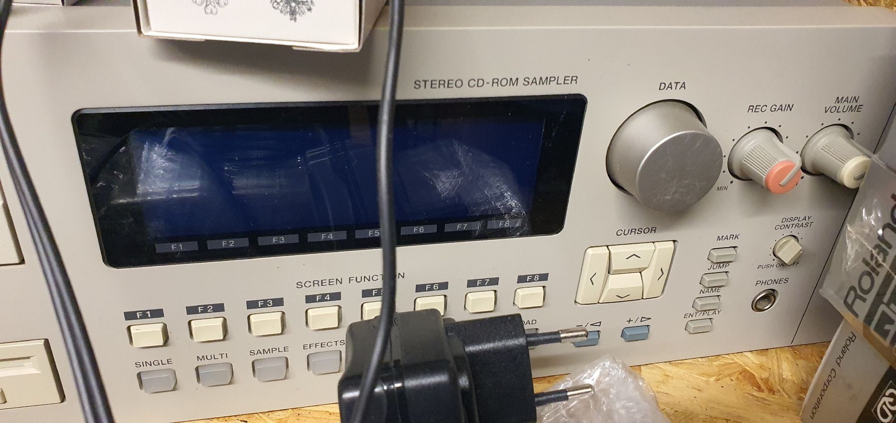 Akai Strumenti musicali: Akai CD3000XL Stereo CD-ROM Sampler inklusive Disketten – Usato da Muri AG venduto da Jeromia 1