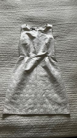 TARA JARMON: wunderschönes weisses Kleid, nie getragen!