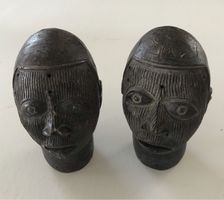 Paire de têtes africaines vintage en terre sculpté!