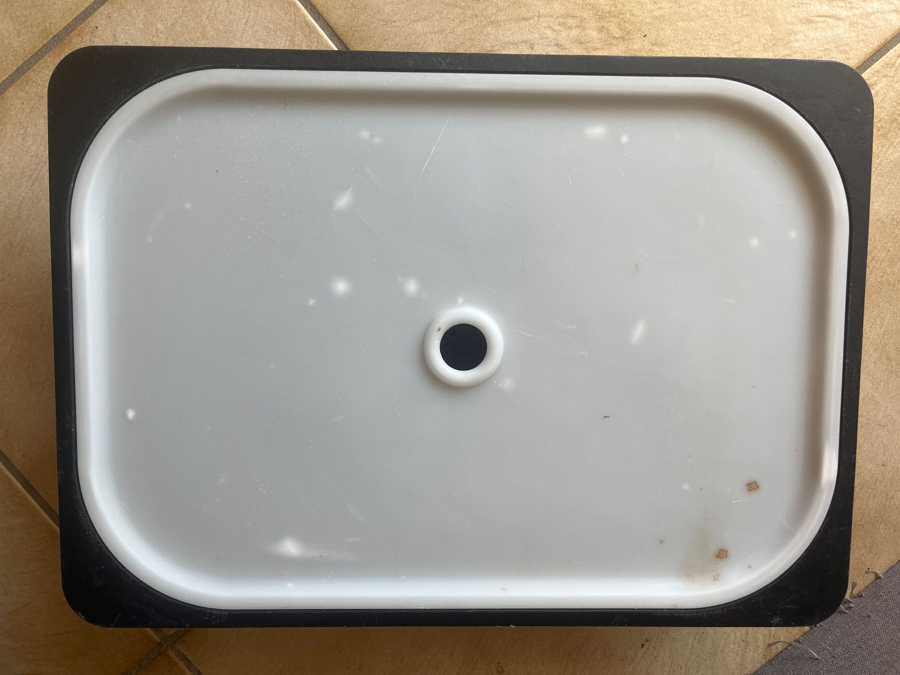 Ablagesysteme: Bac, box IKEA TROFAST noir avec couvercle blanc – Gebraucht aus Vernayaz von Darkfrost 1