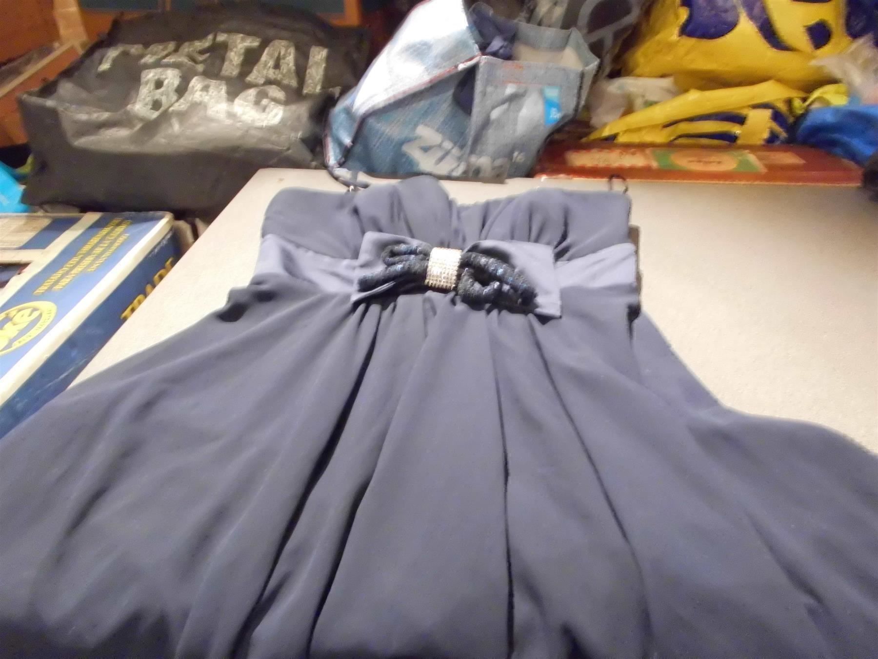 Kleider: Kleid Grösse 42, Gigi, dunkelblau – Gebraucht aus Zürich von Motzkuh
