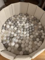 Play Factory Bällebad mit 150 Bällen weiß/grau