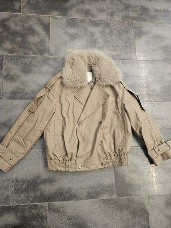 Zara Jacke mit Kunstfellkragen oliv/beige Grösse M 
