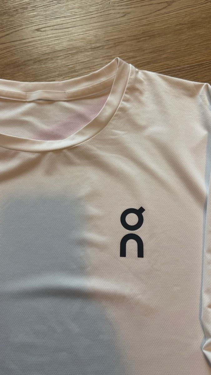 On T-Shirts: ON Running Longsleeve  – Neu (gemäss Beschreibung) aus Hünenberg See von Schulers 1