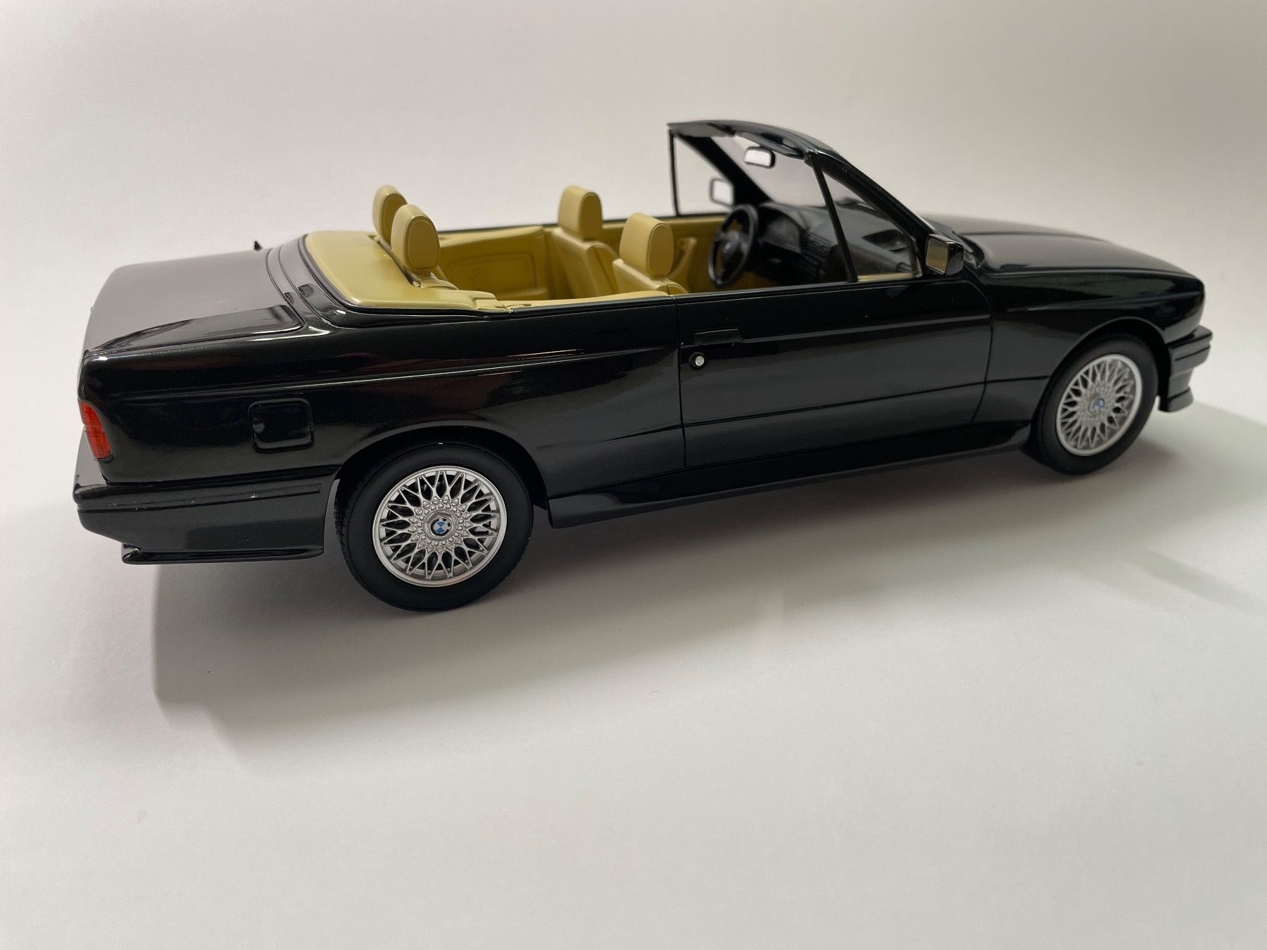 Otto Models Modellini d'auto: Ottomobile BMW e30 M3 Cabrio 1/18 OT1012 – Nuovo e nell'imballaggio originale da Sutz venduto da mtechcab 2