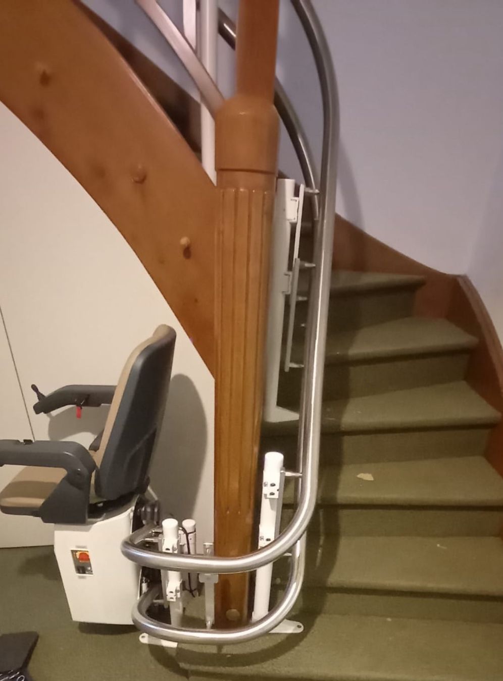 Scale: Treppenlift HIRO 160 QI von 2024 – Usato da Aarau venduto da myduke 4