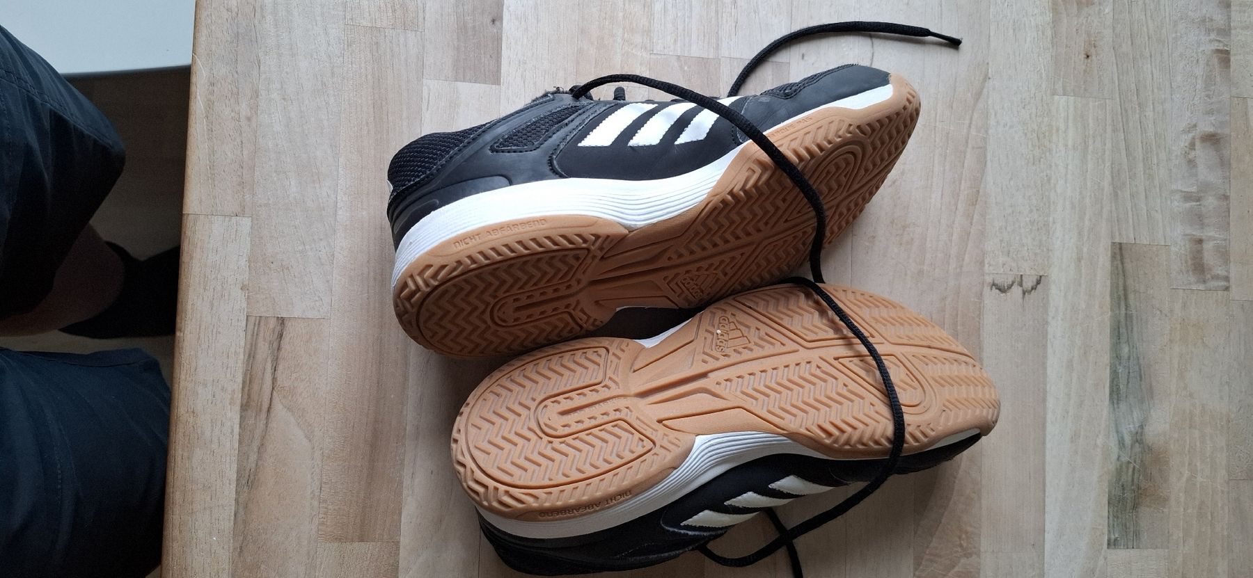 Scarpe da uomo: Hallen Turnschuhe Adidas – Usato da luzern venduto da Salut76 1