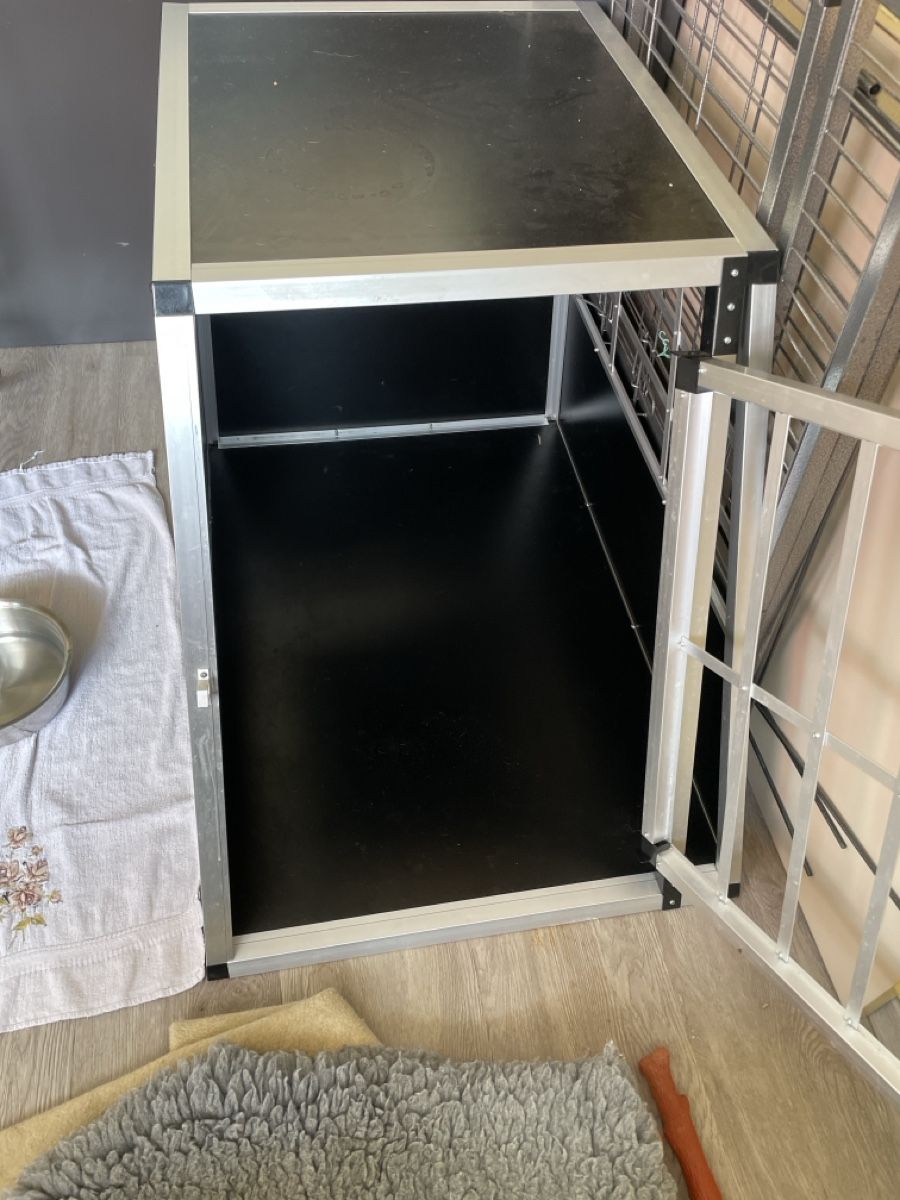 Gabbie, trasporto & Sicurezza: Cage pour chien structure aluminium – Usato da Corcelles BE venduto da Peichen