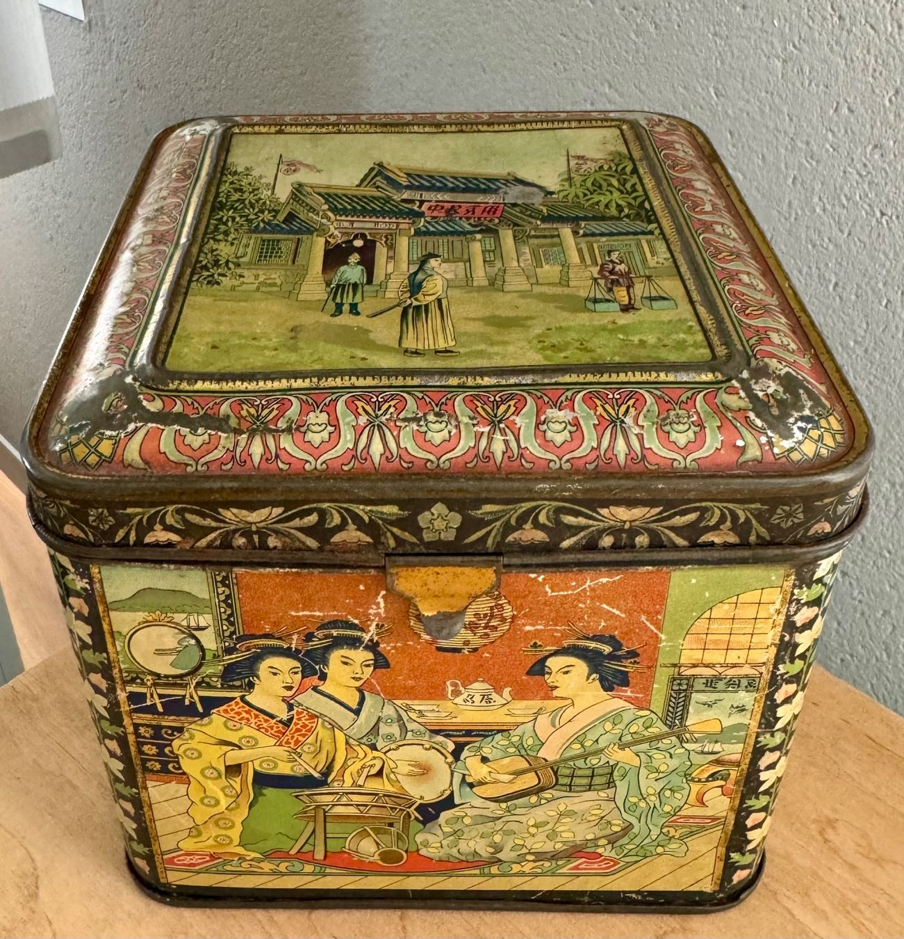 Dosen: Antike Blechdose Teedose chinesische Motive – Gebraucht aus Rothrist von Luckywinner 2