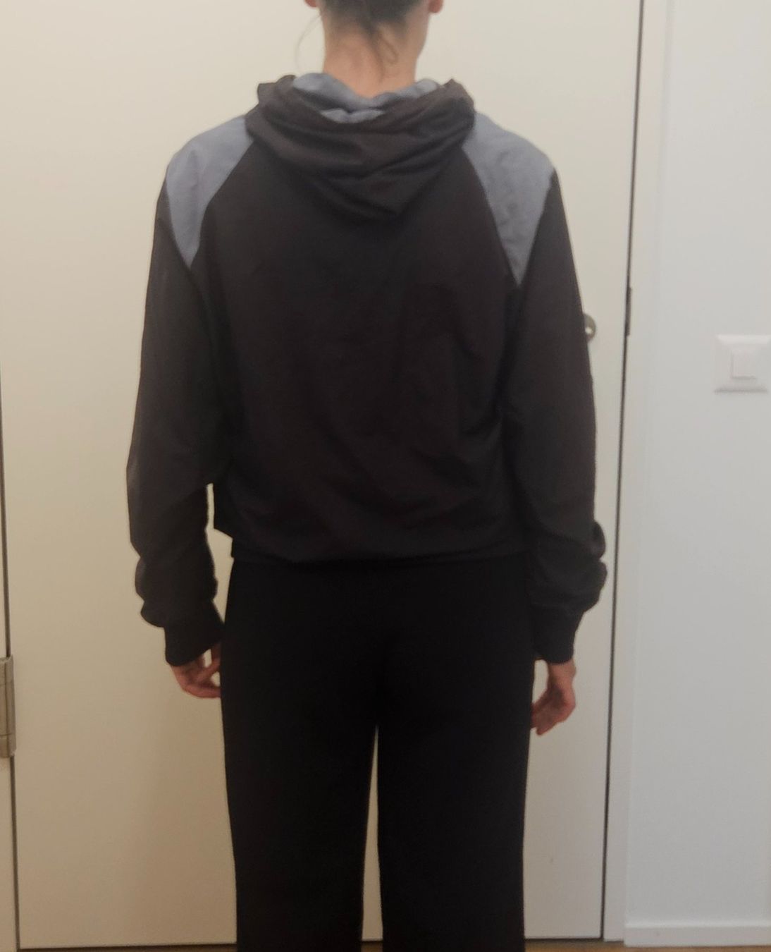 Nike Giacche: Leichte Nike Trainingsjacke mit Kapuze, Gr. S – Usato da Schwyz venduto da anv_vg9d 4
