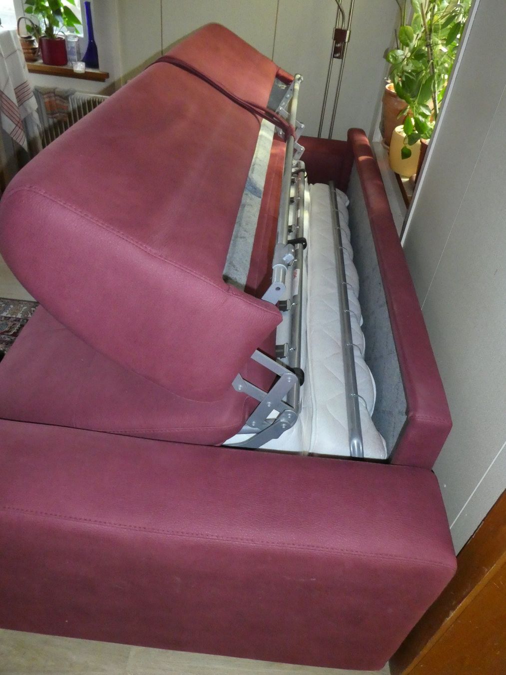 Sofas: Schlafsofa Sitzfläche 180 cm mit Matratze – D'occasion à Siebnen par Ra-la-ra-ol 1
