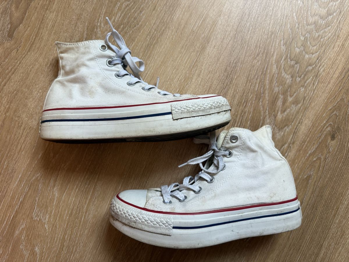 Converse Chaussures hommes: Baskets blanches Converse All Star, p.39 – D'occasion à Tavannes par Thriftshop