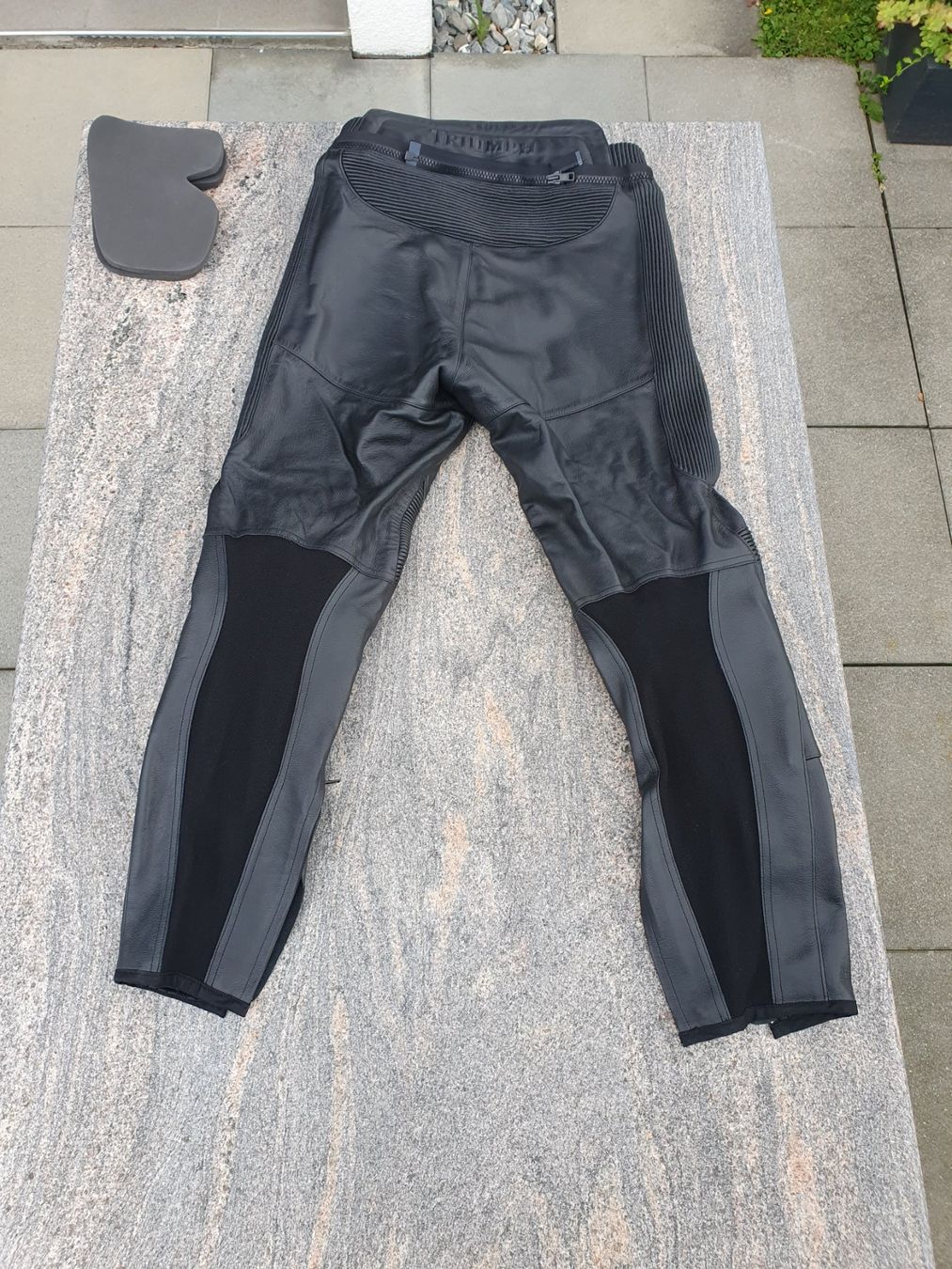 Completi: Motorradlederjacke und passende Hose – Usato da Montlingen venduto da fel_76m6 3