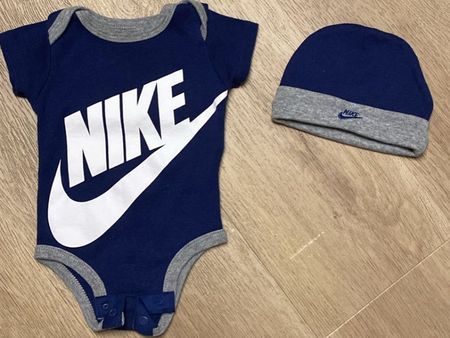 Nike Body und Mütze Gr 50-68 dunkelblau