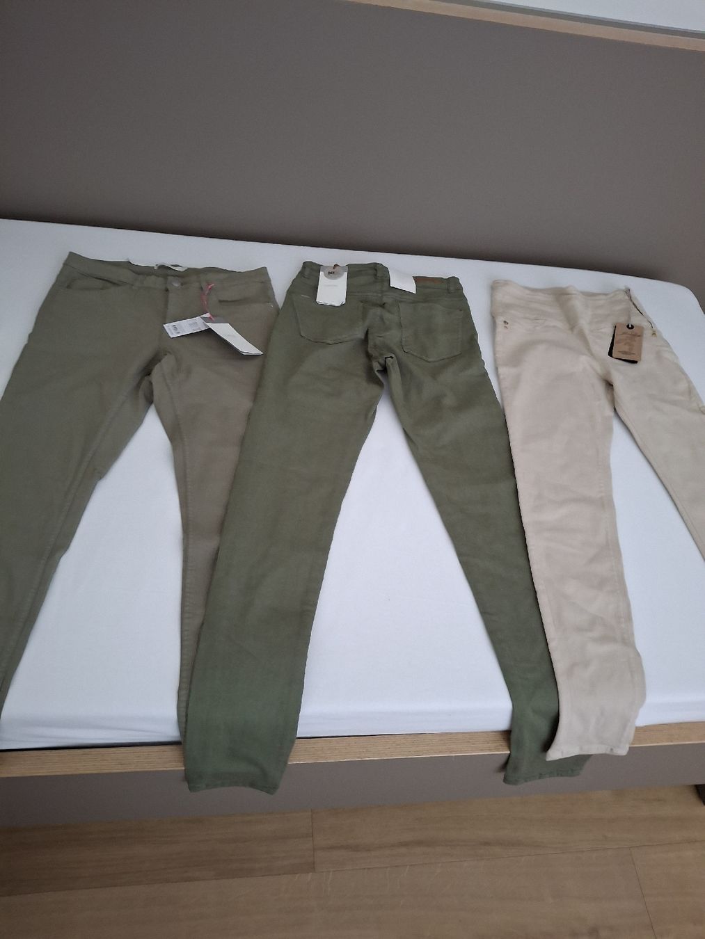 Pantaloni: Kinderhosen 28/32 – Nuovo e nell'imballaggio originale da Unterlangenegg venduto da ost_v9tl
