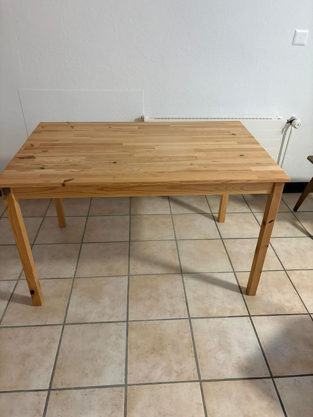 Tavoli: Küchentisch mit 2 Stühlen – Usato da Niederbuchsiten venduto da B_Marchand