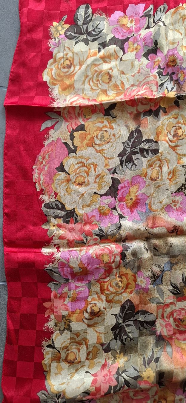 Foulard & Sciarpe: Seidentuch/ Schal Blumenmuster  – Usato da Mellingen venduto da lathei 2