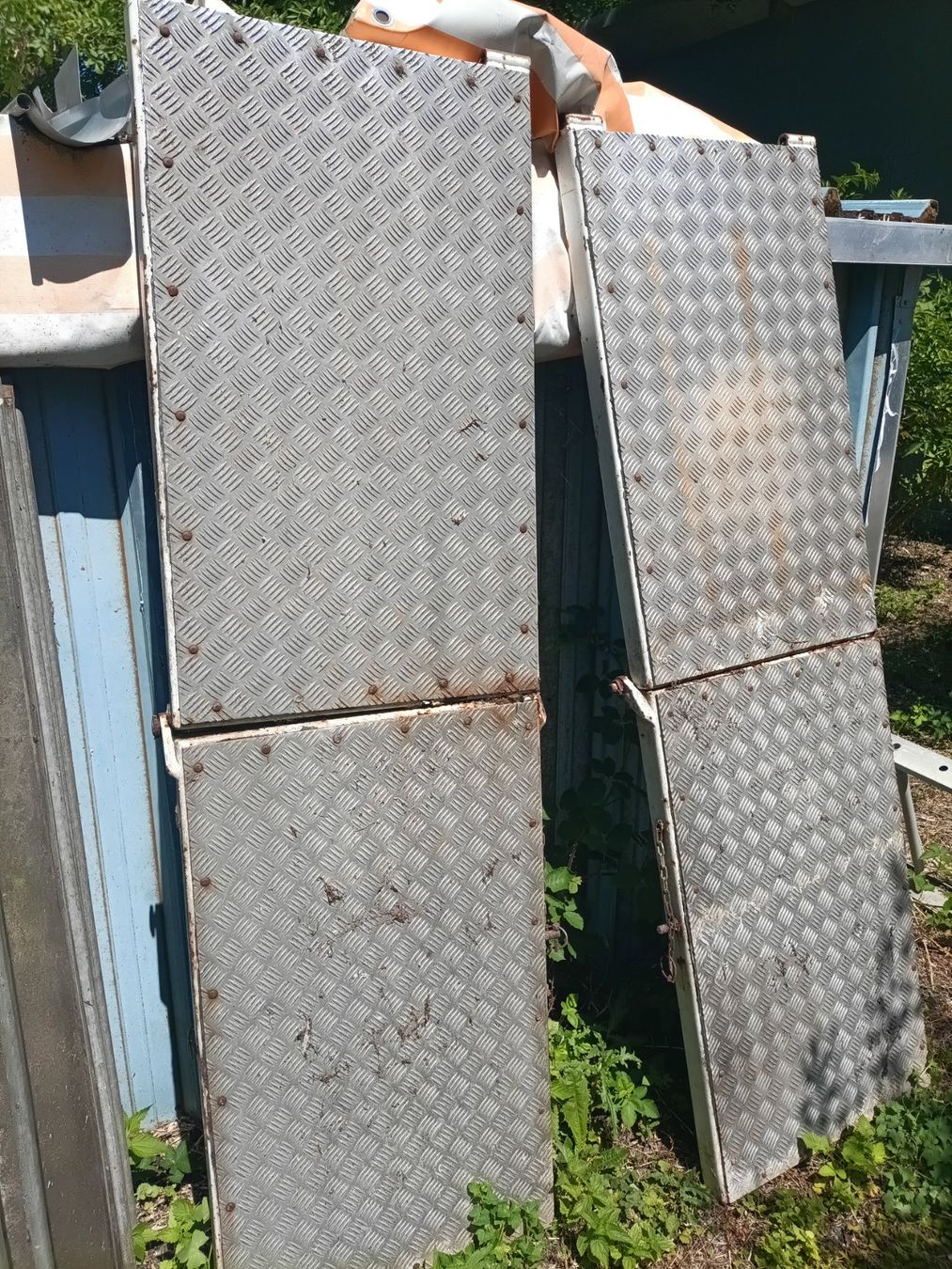 Tutti gli attrezzi: Rampes de 2 metres / supporte plus de 2 tonnes – Usato da Nyon venduto da dlu_2yfc