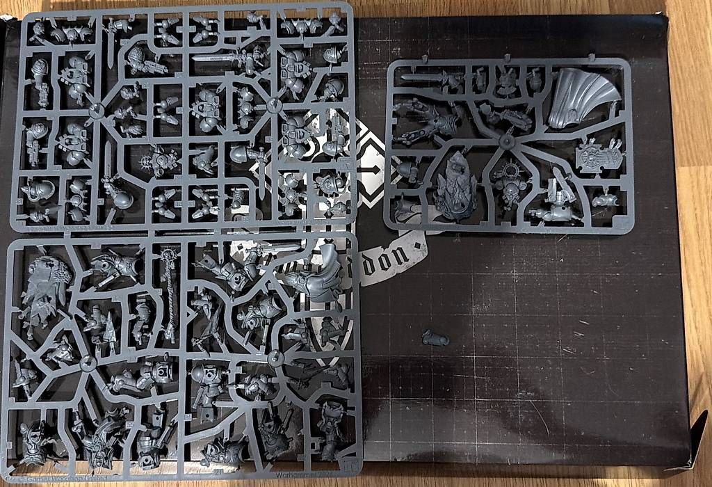 Modellbausätze & Standmodelle: Warhammer Armageddon Space Marine Hälfte – Gebraucht aus Ostermundigen von Sectaurum 3