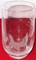Wasserglas mit Auerhahn aus Kristallglas