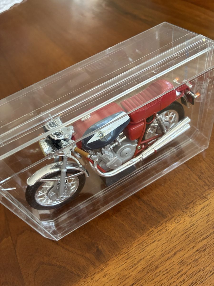 Kit di modellismo & Modellini statici: MV Augusta 750 Modellmotorrad  – Usato da Uetikon am SEE venduto da 110tiger 1