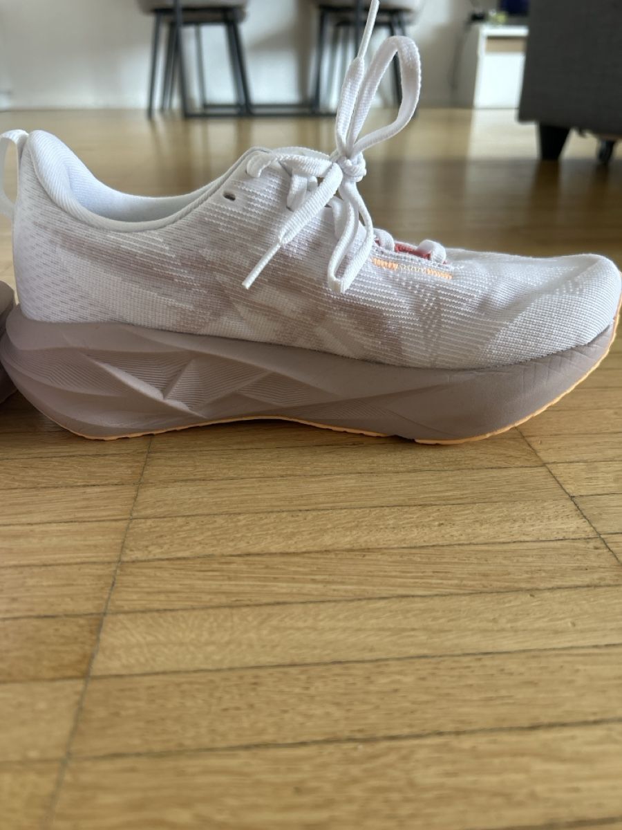 Asics Scarpe da donna: Laufschuhe Asics Novablast 5 – Nuovo (secondo la descrizione) da Sursee venduto da lin_t5d5 4