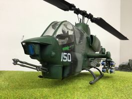 AH-1 Cobra Kampfhubschrauber Modell1:32 Rarität