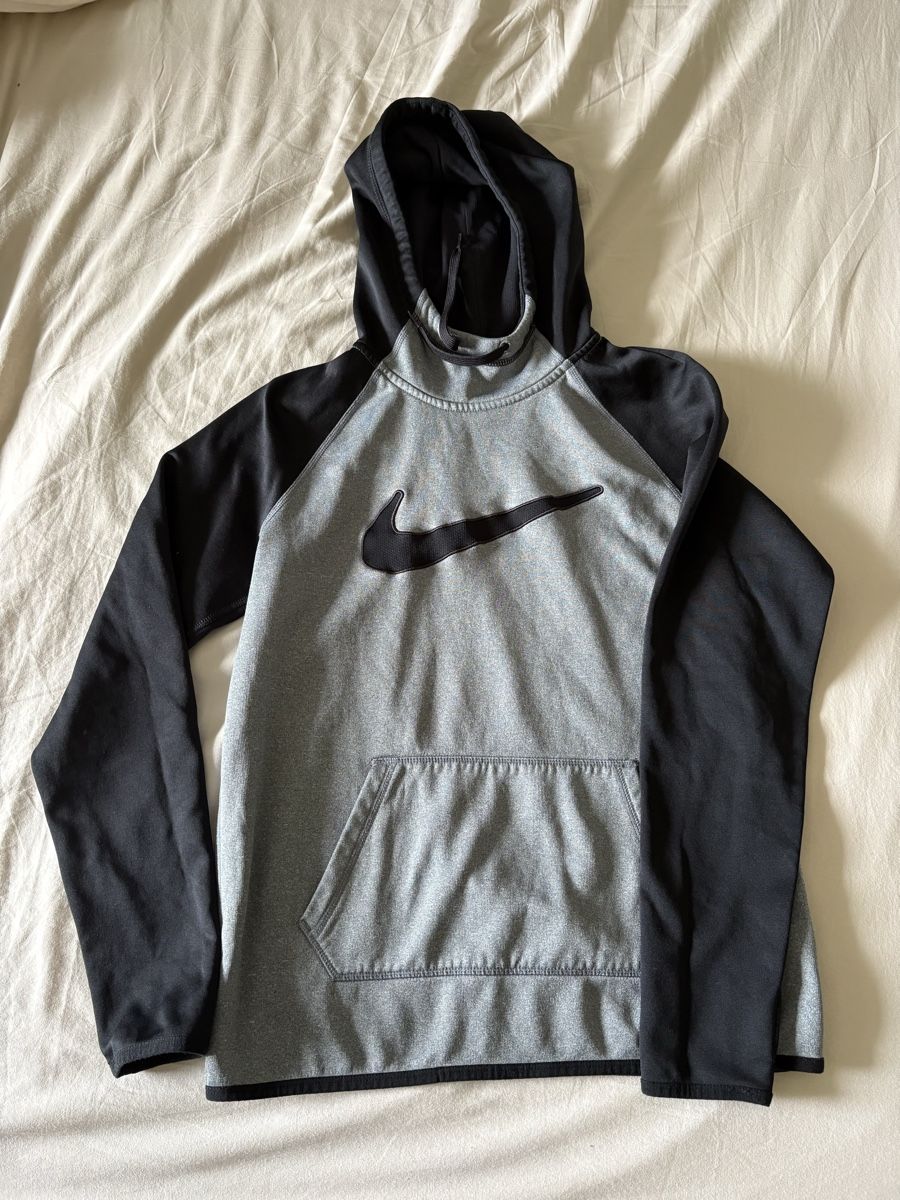 Nike Maglioni & Felpe: Pull de sport – Usato da Sion venduto da sar_8xmg