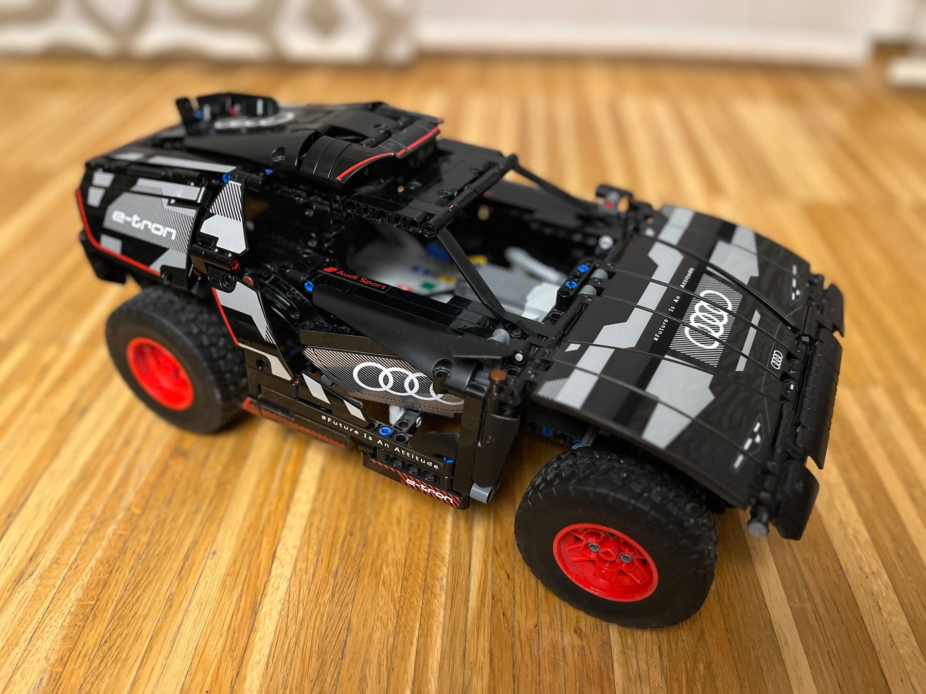 Lego Baukästen: Lego Technic Audi e-tron mit manual – Gebraucht aus Zürich von Vertrider