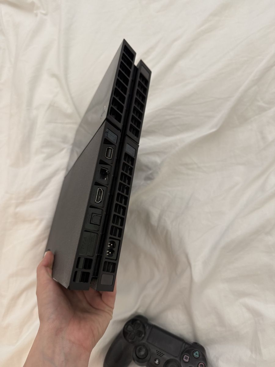 Sony Consoles: Playstation 4 – D'occasion à Ennetbürgen par elainelillyyy 2