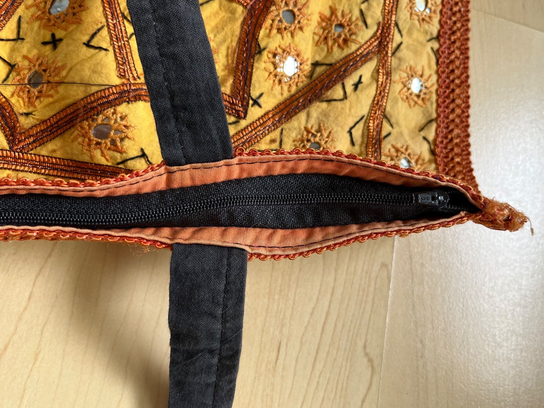 Borse da donna: Handbestickte Stofftasche mit Spiegeln – Usato da Zürich venduto da Gurkis 5