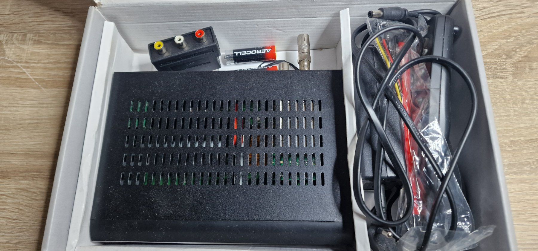 Récepteurs: NEWBDVB DVB800 HD PVR Receiver – Défectueux à BÜLACH par TimeDeals_Pavelka 3