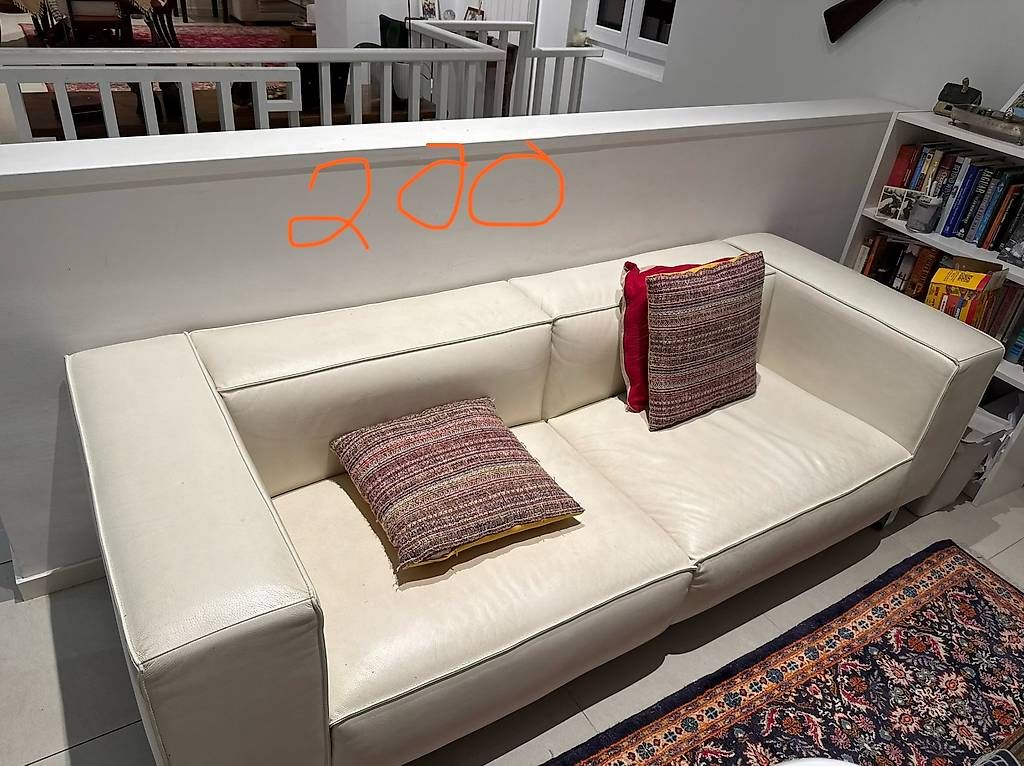 Sofas: Leather Sofa Couch – D'occasion à Grens par iti_bk5f 1