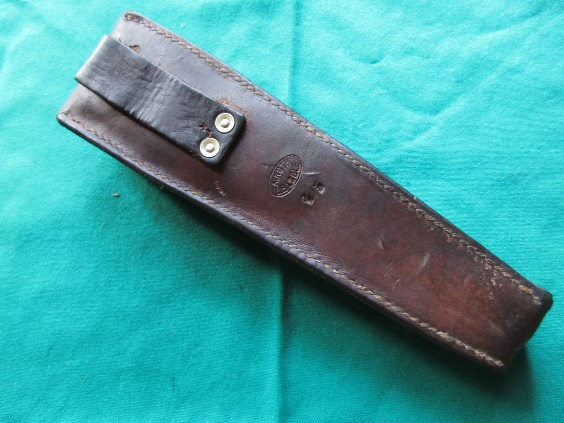 Schweizer Armee Ausrüstung & Ersatzteile: Futteral zu Schiessbecher K31, 1945 – Gebraucht aus Bowil von  1