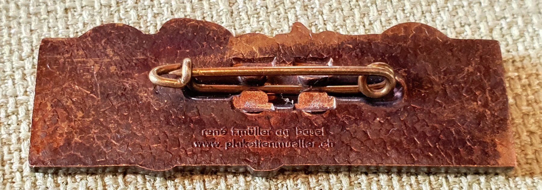 Broschen & Nadeln: E167B - Basler Fasnachtsplakette Bronze – Gebraucht aus Reinach BL von Boston-Verkauf 1