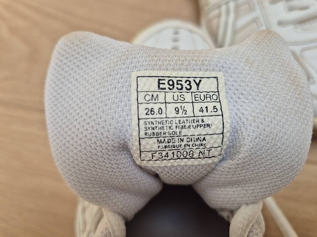Chaussures femmes: Tennisschuhe Damen Grösse 41-42 – D'occasion à Oberrohrdorf par Hoto 2