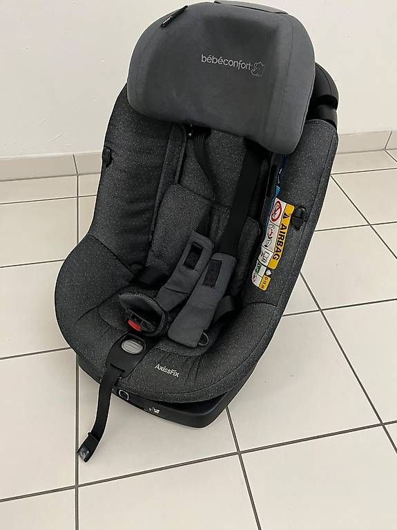 Seggiolini per auto: Bébé Confort Siège Auto pivotant AxissFix Isofix, noir – Usato da Cointrin venduto da Hellmo