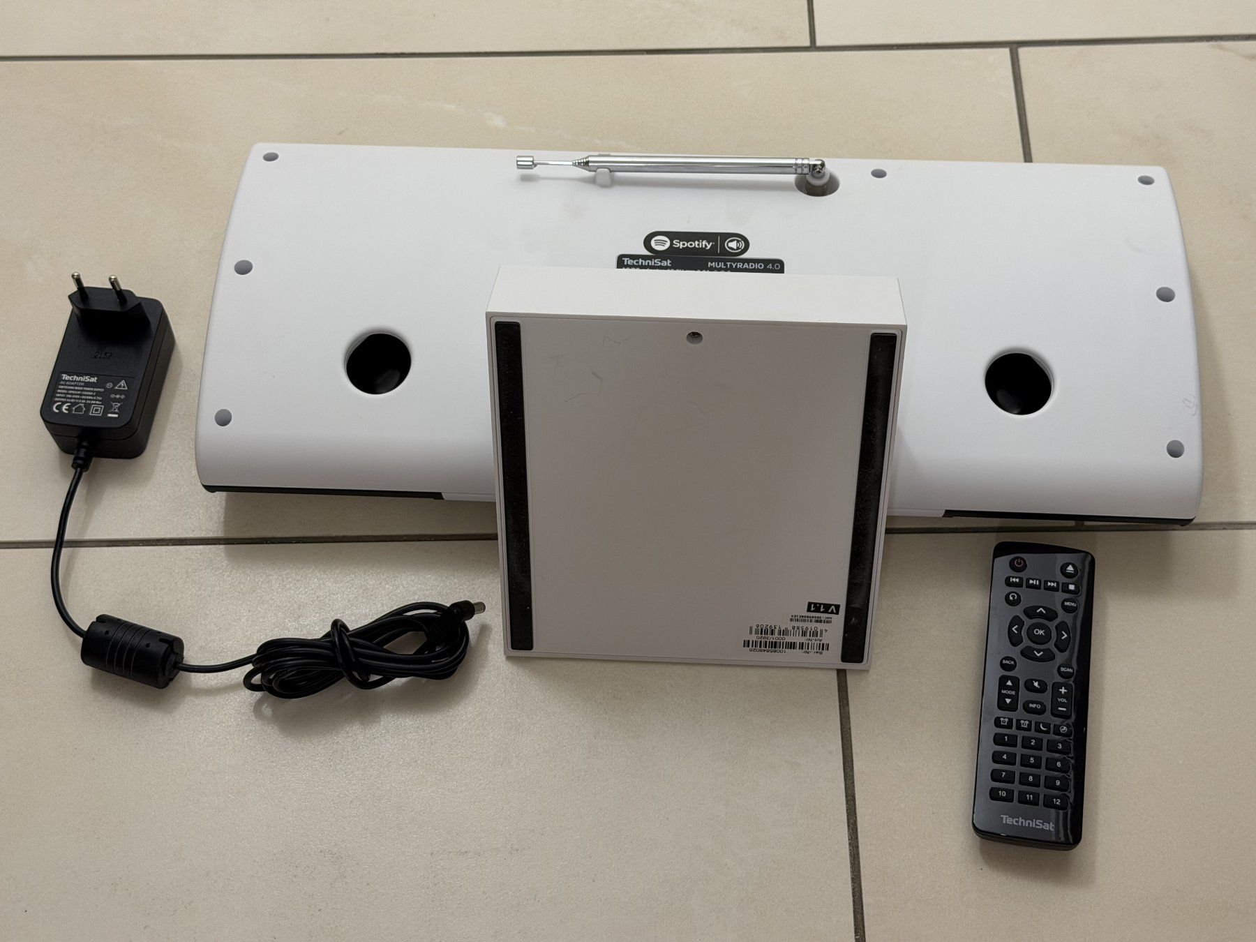Technisat Radio: TechniSat Multyradio 4.0 | DAB+, WLAN, Bluetooth, Spotify, – Usato da Glarus venduto da walkerit 2