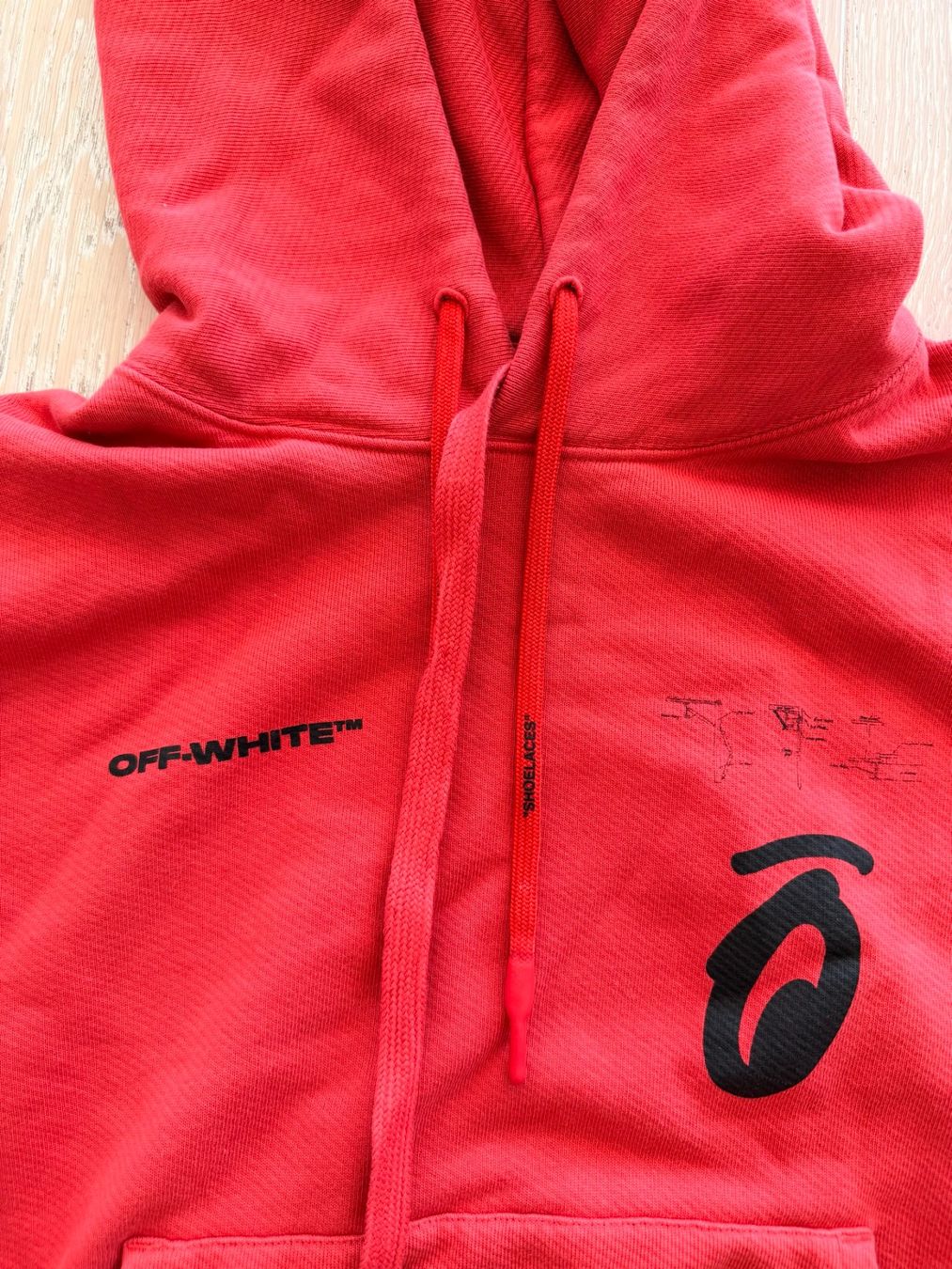 Off-White Maglioni & Felpe: Off-White sweat capuche rouge, taille M – Usato da Jongny venduto da Poke-Riviera. 2